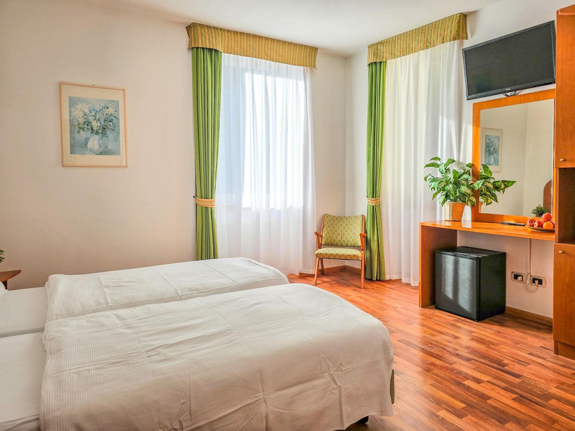 Aparthotel Englovacanze Riva del Garda Eksteriør billede