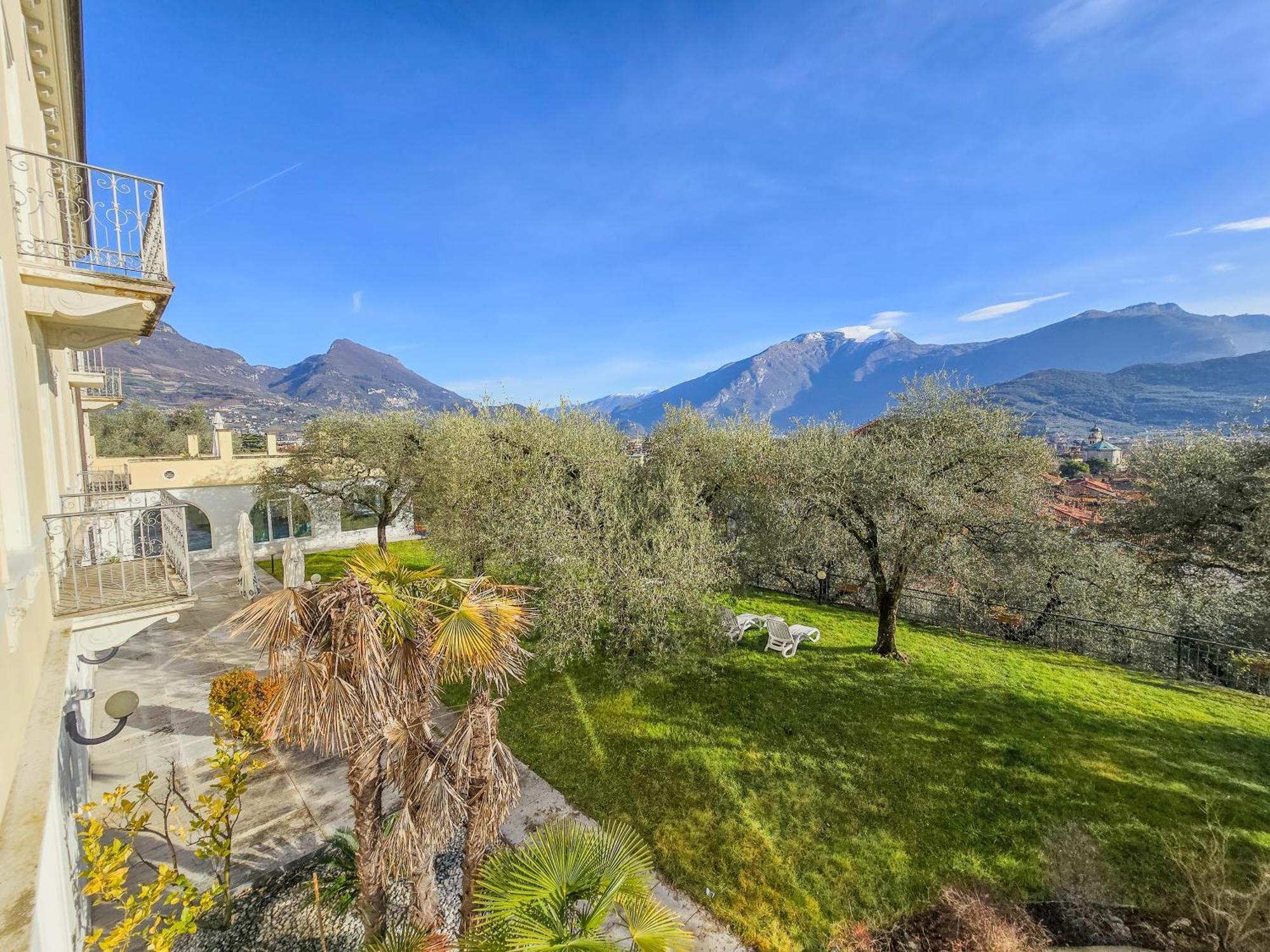 Aparthotel Englovacanze Riva del Garda Eksteriør billede