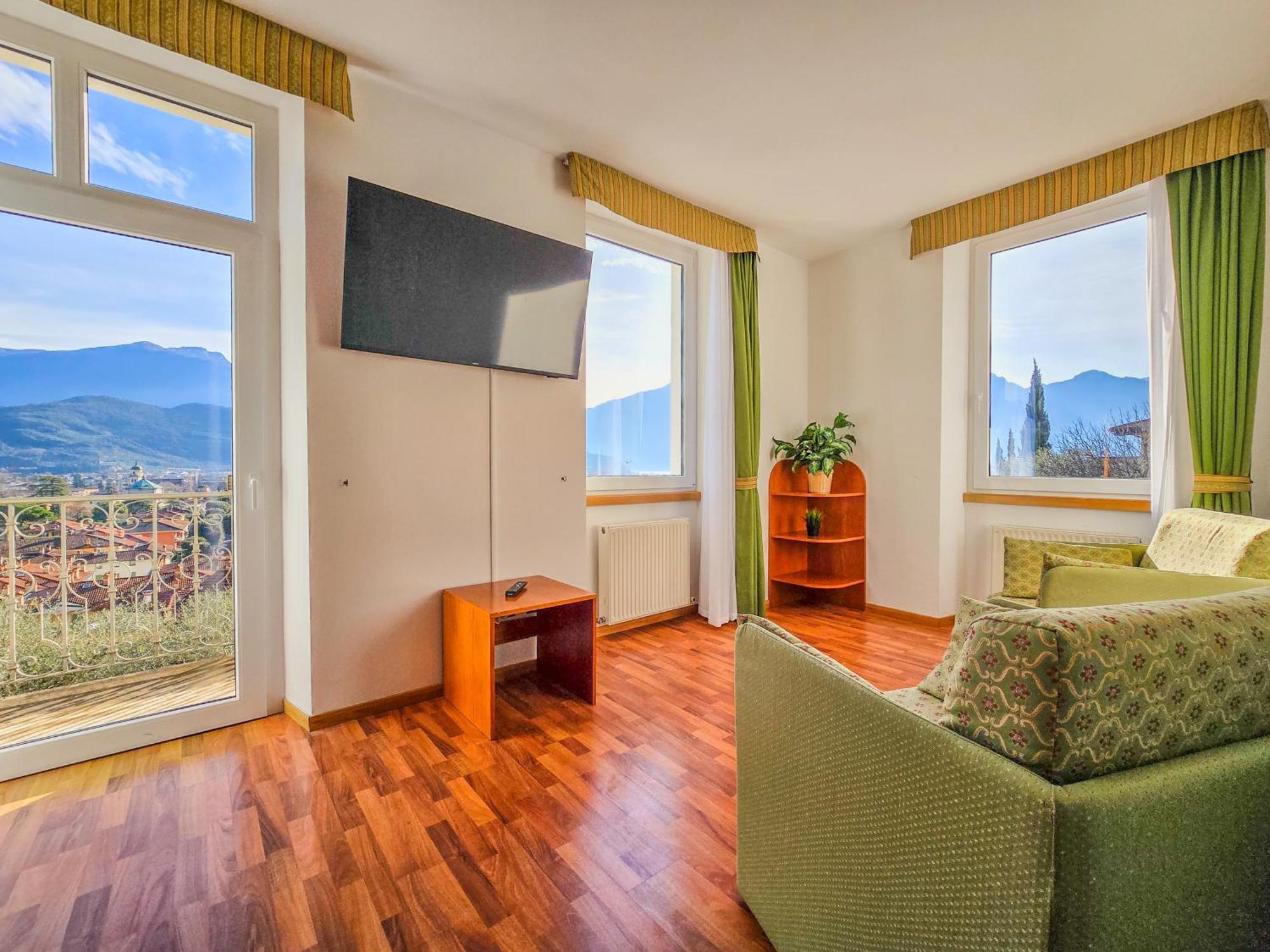Aparthotel Englovacanze Riva del Garda Eksteriør billede