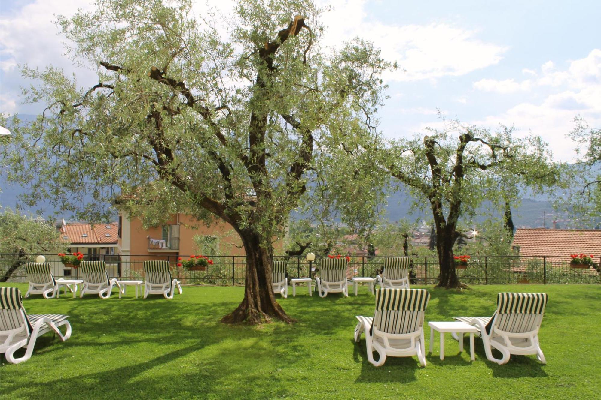 Aparthotel Englovacanze Riva del Garda Eksteriør billede