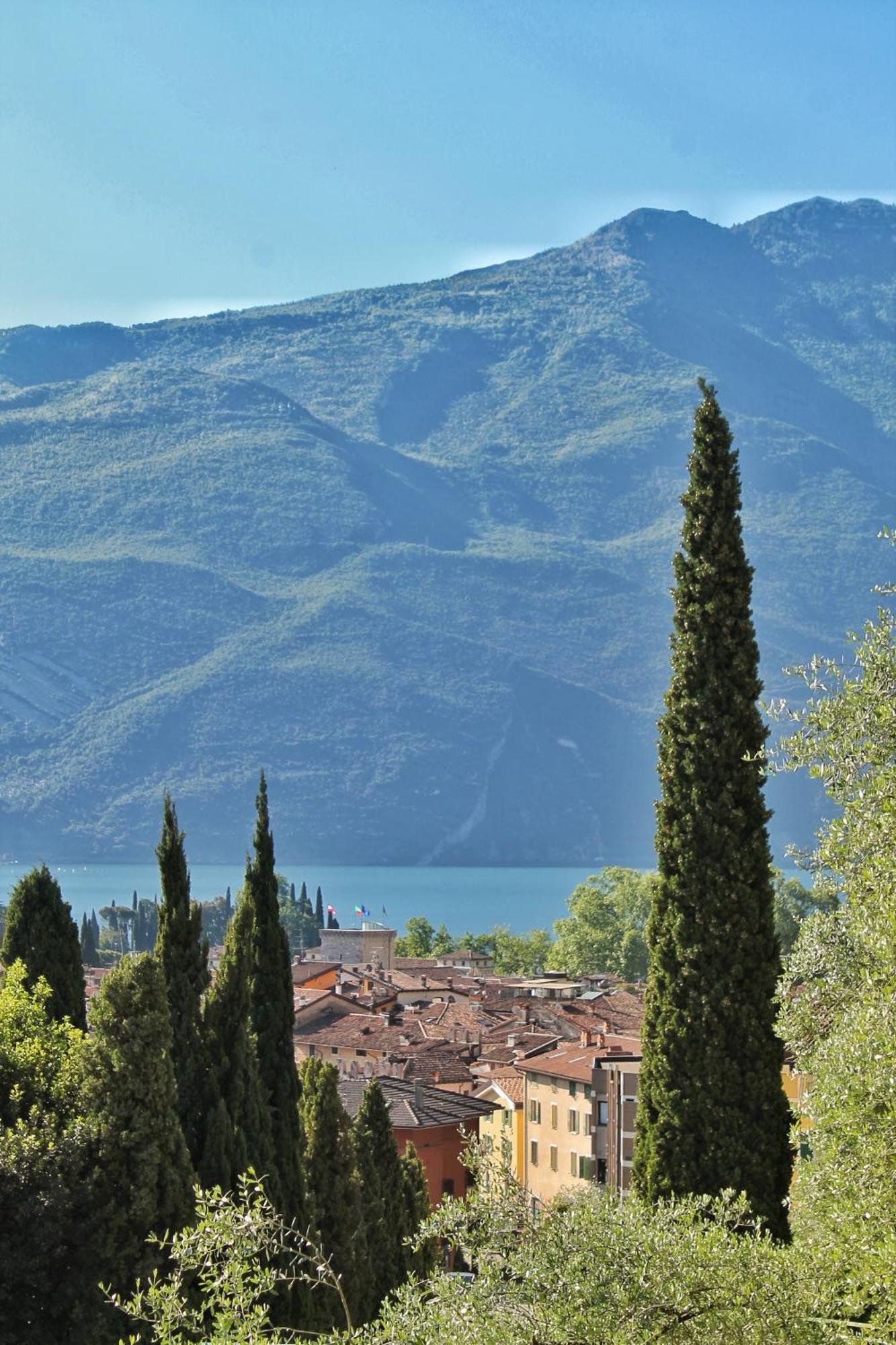 Aparthotel Englovacanze Riva del Garda Eksteriør billede