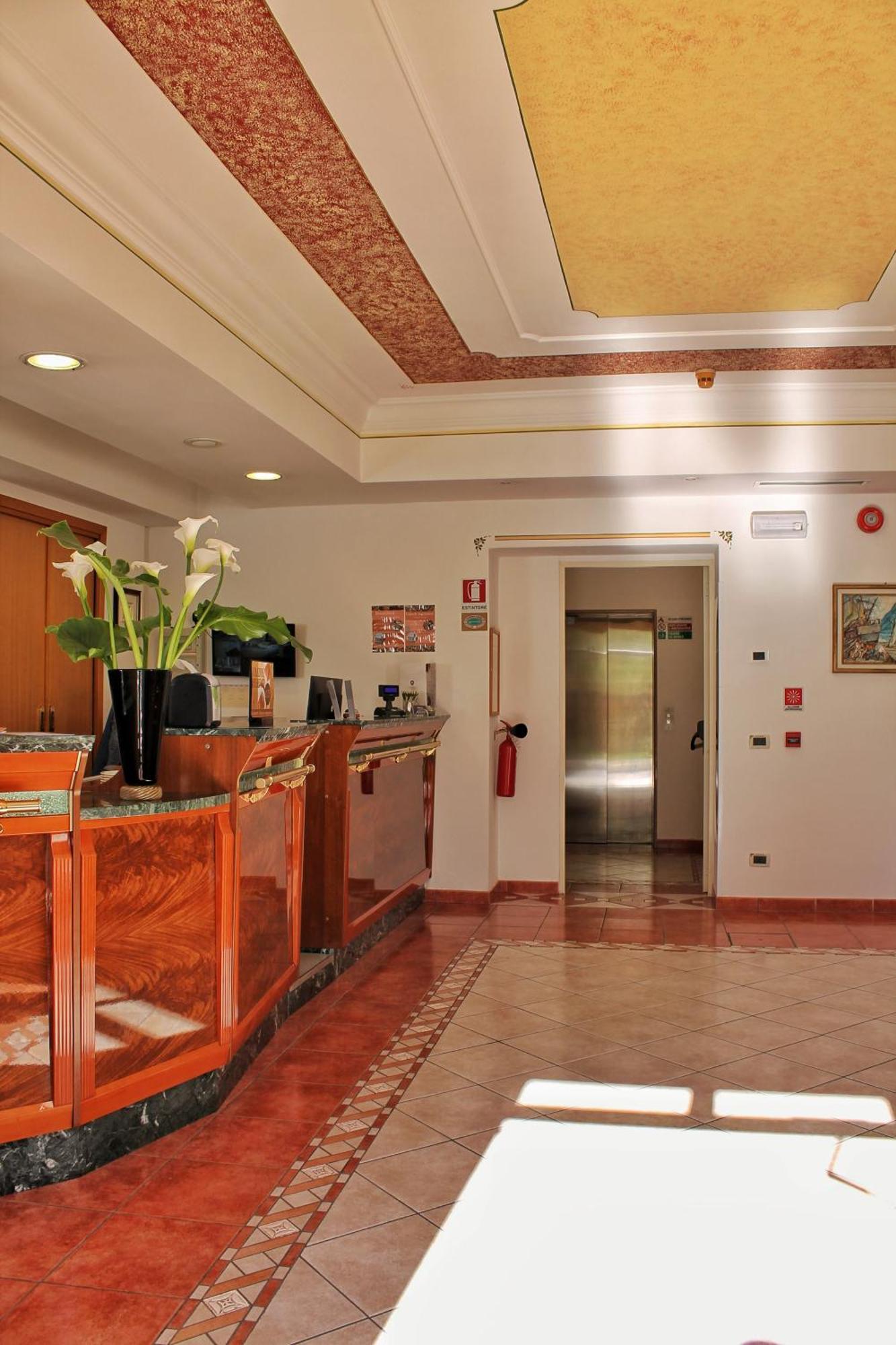 Aparthotel Englovacanze Riva del Garda Eksteriør billede